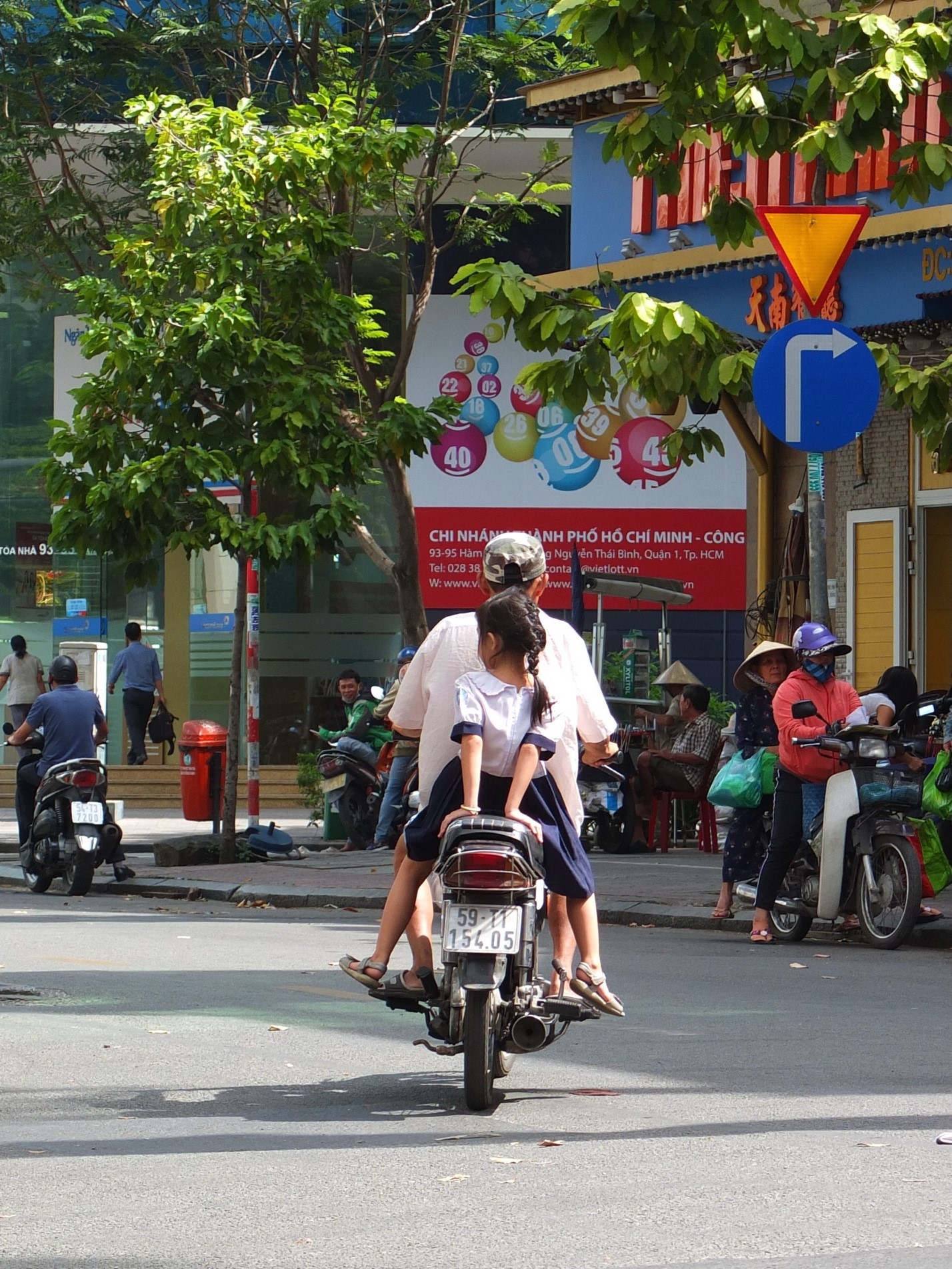 5 Motos Ho Chih Minh Ville.jpg