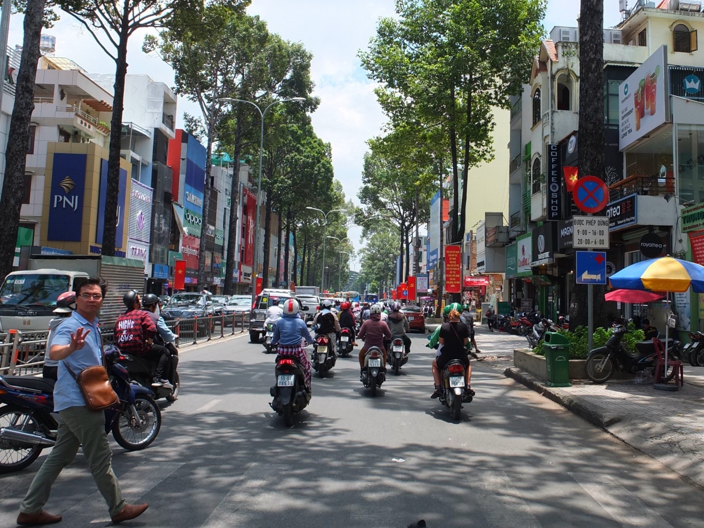 boulevard typique d’Hô-Chi-Minh-Ville.jpg
