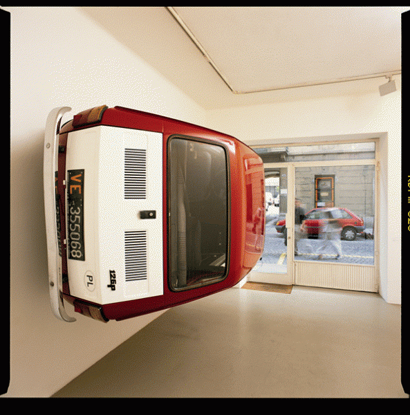 Simon Starling, Flaga (1972-2000), 2002 (Fiat 126, cm 200 x 315 x h160). Courtesy Fondazione Sandretto Re Rebaudengo, Torino. © Simon Starling